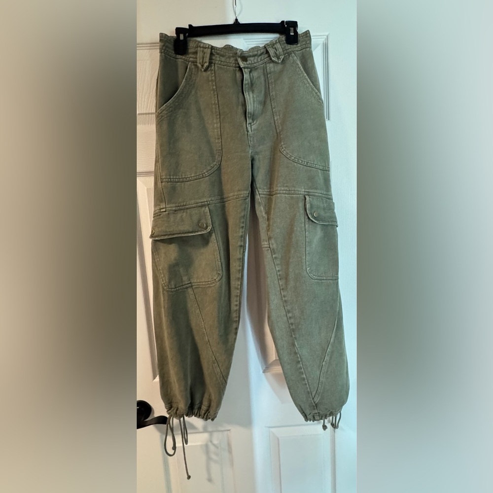 Free People Come And Get It cinch able hem cargo pant in olive.